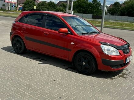 Красный Киа Рио, объемом двигателя 1.4 л и пробегом 257 тыс. км за 5300 $, фото 1 на Automoto.ua