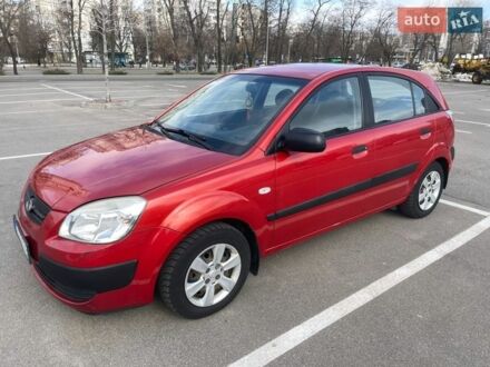 Красный Киа Рио, объемом двигателя 1.4 л и пробегом 216 тыс. км за 3900 $, фото 1 на Automoto.ua
