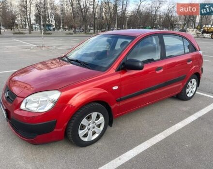 Красный Киа Рио, объемом двигателя 1.4 л и пробегом 216 тыс. км за 3900 $, фото 1 на Automoto.ua