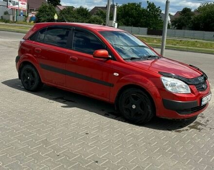 Красный Киа Рио, объемом двигателя 1.4 л и пробегом 257 тыс. км за 5300 $, фото 1 на Automoto.ua