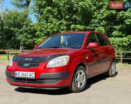 Красный Киа Рио, объемом двигателя 1.4 л и пробегом 155 тыс. км за 5800 $, фото 1 на Automoto.ua