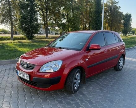 Красный Киа Рио, объемом двигателя 1.4 л и пробегом 312 тыс. км за 5600 $, фото 1 на Automoto.ua
