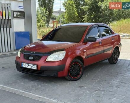 Червоний Кіа Ріо, об'ємом двигуна 1.4 л та пробігом 298 тис. км за 3900 $, фото 1 на Automoto.ua