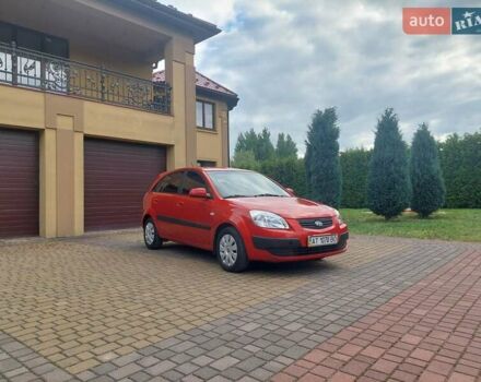Красный Киа Рио, объемом двигателя 1.4 л и пробегом 289 тыс. км за 3900 $, фото 1 на Automoto.ua