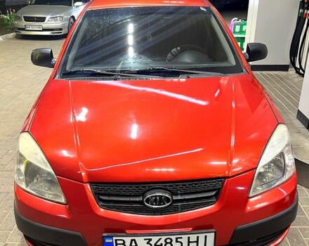 Красный Киа Рио, объемом двигателя 1.4 л и пробегом 214 тыс. км за 6500 $, фото 1 на Automoto.ua