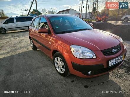 Красный Киа Рио, объемом двигателя 1.6 л и пробегом 172 тыс. км за 4650 $, фото 1 на Automoto.ua