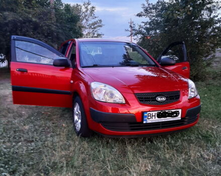 Красный Киа Рио, объемом двигателя 1.4 л и пробегом 154 тыс. км за 5000 $, фото 1 на Automoto.ua