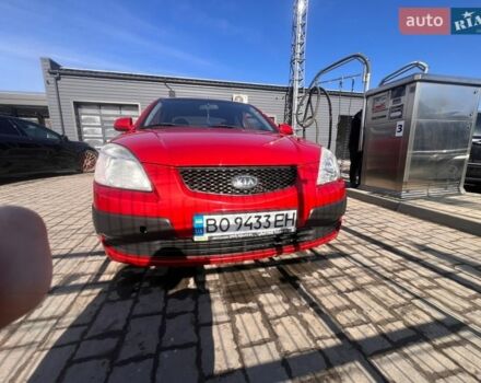 Красный Киа Рио, объемом двигателя 1.4 л и пробегом 274 тыс. км за 3800 $, фото 1 на Automoto.ua
