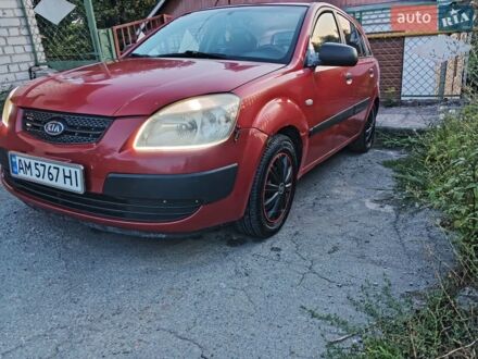 Красный Киа Рио, объемом двигателя 1.4 л и пробегом 275 тыс. км за 4000 $, фото 1 на Automoto.ua