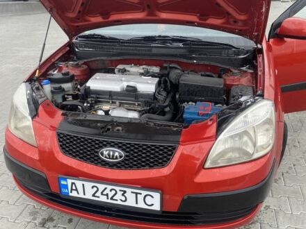 Червоний Кіа Ріо, об'ємом двигуна 1.4 л та пробігом 290 тис. км за 4300 $, фото 1 на Automoto.ua