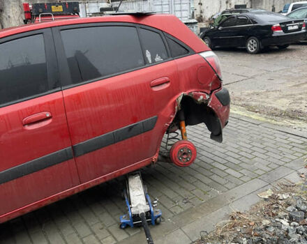 Червоний Кіа Ріо, об'ємом двигуна 1.4 л та пробігом 280 тис. км за 2600 $, фото 1 на Automoto.ua