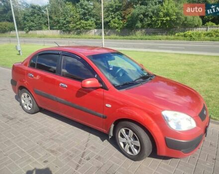 Красный Киа Рио, объемом двигателя 1.4 л и пробегом 180 тыс. км за 4600 $, фото 1 на Automoto.ua