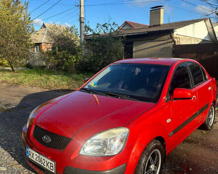 Красный Киа Рио, объемом двигателя 1.4 л и пробегом 215 тыс. км за 4100 $, фото 1 на Automoto.ua
