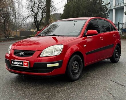 Красный Киа Рио, объемом двигателя 1.4 л и пробегом 189 тыс. км за 6490 $, фото 1 на Automoto.ua