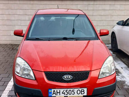 Красный Киа Рио, объемом двигателя 1.4 л и пробегом 143 тыс. км за 3381 $, фото 1 на Automoto.ua