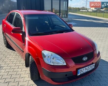 Красный Киа Рио, объемом двигателя 1.4 л и пробегом 270 тыс. км за 4599 $, фото 1 на Automoto.ua