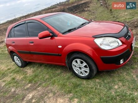 Красный Киа Рио, объемом двигателя 1.4 л и пробегом 230 тыс. км за 3900 $, фото 1 на Automoto.ua
