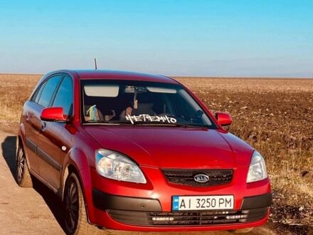 Красный Киа Рио, объемом двигателя 1.4 л и пробегом 281 тыс. км за 4750 $, фото 1 на Automoto.ua