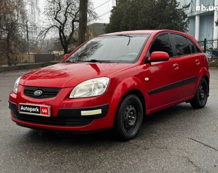 Красный Киа Рио, объемом двигателя 1.4 л и пробегом 189 тыс. км за 6490 $, фото 1 на Automoto.ua