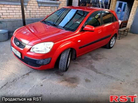 Красный Киа Рио, объемом двигателя 1.4 л и пробегом 180 тыс. км за 3800 $, фото 1 на Automoto.ua