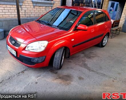 Красный Киа Рио, объемом двигателя 1.4 л и пробегом 180 тыс. км за 3800 $, фото 1 на Automoto.ua