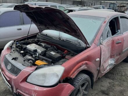 Красный Киа Рио, объемом двигателя 1.4 л и пробегом 240 тыс. км за 1500 $, фото 1 на Automoto.ua