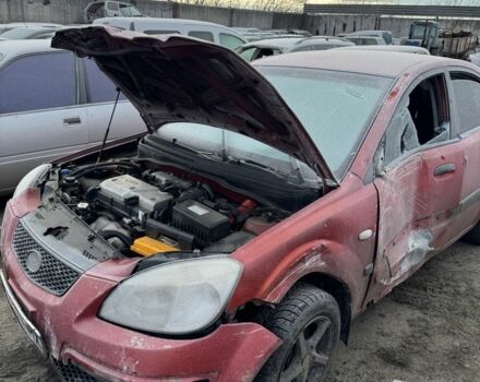 Красный Киа Рио, объемом двигателя 1.4 л и пробегом 240 тыс. км за 1500 $, фото 1 на Automoto.ua