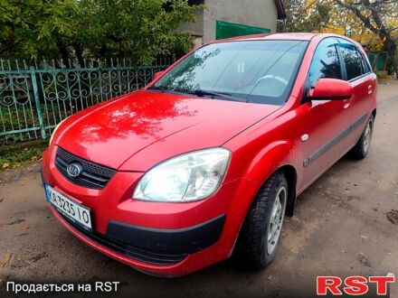 Красный Киа Рио, объемом двигателя 1.4 л и пробегом 218 тыс. км за 4200 $, фото 1 на Automoto.ua