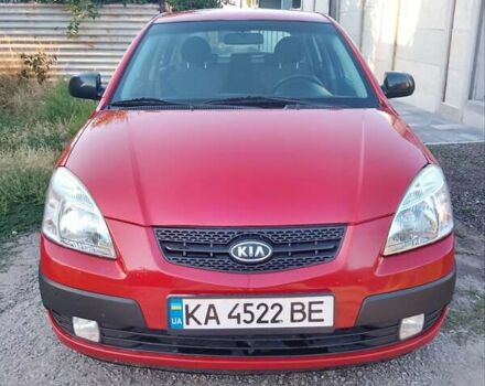 Красный Киа Рио, объемом двигателя 1.4 л и пробегом 211 тыс. км за 3800 $, фото 1 на Automoto.ua