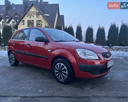 Красный Киа Рио, объемом двигателя 1.4 л и пробегом 213 тыс. км за 3800 $, фото 1 на Automoto.ua