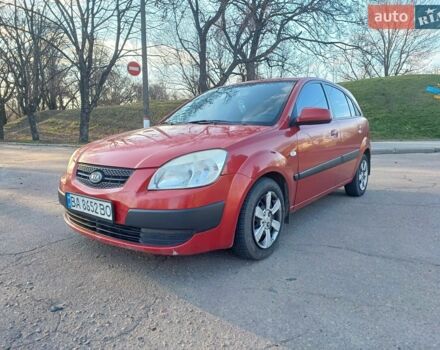 Красный Киа Рио, объемом двигателя 1.4 л и пробегом 355 тыс. км за 3300 $, фото 1 на Automoto.ua