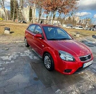 Красный Киа Рио, объемом двигателя 1.4 л и пробегом 229 тыс. км за 5300 $, фото 1 на Automoto.ua