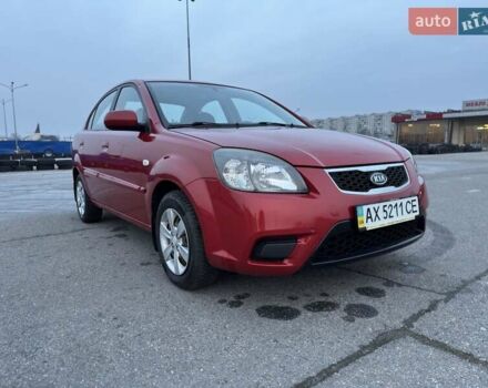 Красный Киа Рио, объемом двигателя 1.4 л и пробегом 180 тыс. км за 4500 $, фото 1 на Automoto.ua