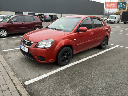 Красный Киа Рио, объемом двигателя 1.4 л и пробегом 179 тыс. км за 5400 $, фото 1 на Automoto.ua