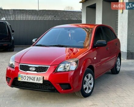 Красный Киа Рио, объемом двигателя 1.4 л и пробегом 120 тыс. км за 5450 $, фото 1 на Automoto.ua