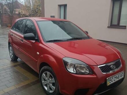 Красный Киа Рио, объемом двигателя 1.4 л и пробегом 120 тыс. км за 5000 $, фото 1 на Automoto.ua