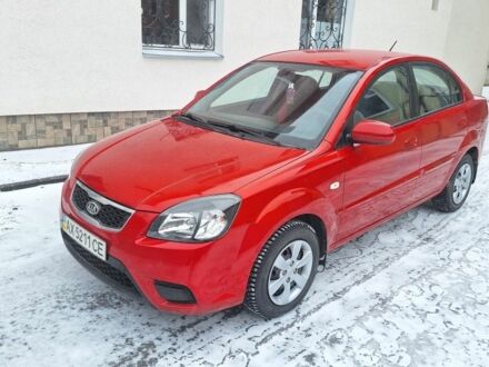 Красный Киа Рио, объемом двигателя 1.4 л и пробегом 180 тыс. км за 4750 $, фото 1 на Automoto.ua