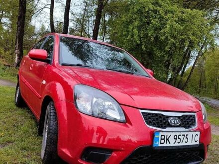 Кіа Ріо 2010 у Березне на Automoto.ua Червоний Кіа Ріо, об'ємом двигуна 1.4 л та пробігом 210 тис. км за 5100 $, фото 1 на Automoto.ua
