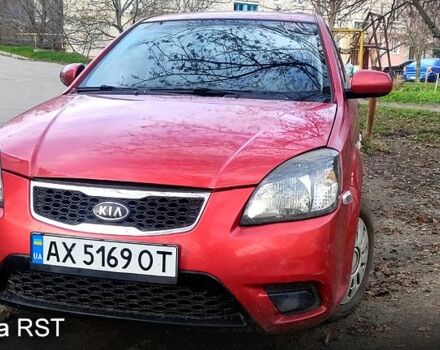 Красный Киа Рио, объемом двигателя 1.4 л и пробегом 200 тыс. км за 4800 $, фото 1 на Automoto.ua