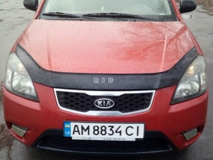 Красный Киа Рио, объемом двигателя 1.4 л и пробегом 180 тыс. км за 4000 $, фото 1 на Automoto.ua