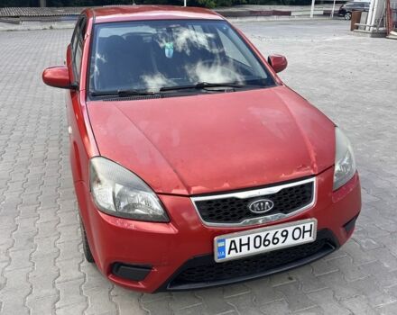 Красный Киа Рио, объемом двигателя 1.4 л и пробегом 267 тыс. км за 3500 $, фото 1 на Automoto.ua