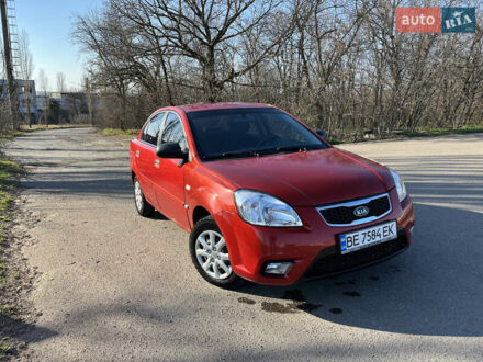 Красный Киа Рио, объемом двигателя 1.4 л и пробегом 398 тыс. км за 3600 $, фото 1 на Automoto.ua