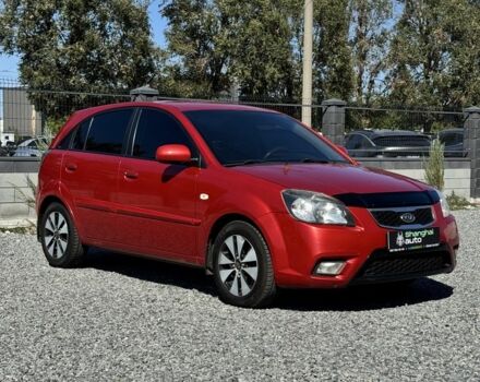 Красный Киа Рио, объемом двигателя 1.4 л и пробегом 211 тыс. км за 6000 $, фото 1 на Automoto.ua