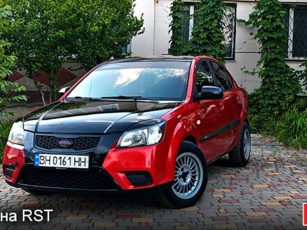 Красный Киа Рио, объемом двигателя 1.4 л и пробегом 208 тыс. км за 3950 $, фото 1 на Automoto.ua