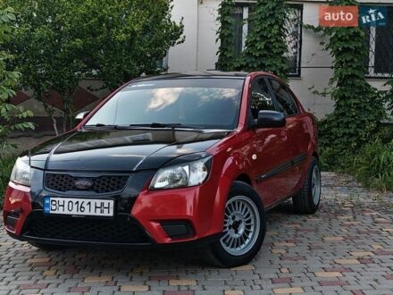 Красный Киа Рио, объемом двигателя 1.4 л и пробегом 300 тыс. км за 4200 $, фото 1 на Automoto.ua
