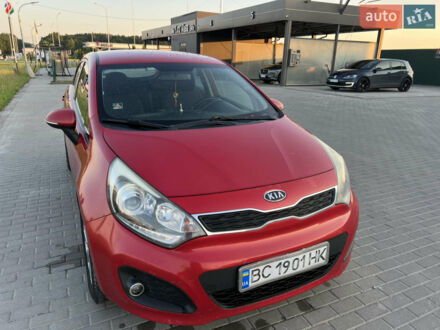 Красный Киа Рио, объемом двигателя 1.1 л и пробегом 203 тыс. км за 6000 $, фото 1 на Automoto.ua