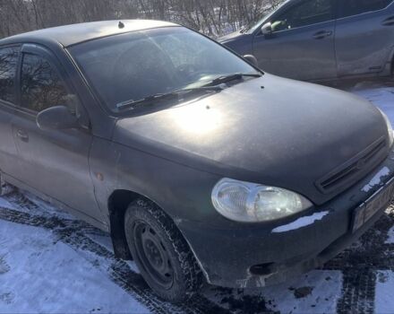 Желтый Киа Рио, объемом двигателя 1.3 л и пробегом 328 тыс. км за 1600 $, фото 3 на Automoto.ua