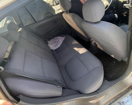 Желтый Киа Рио, объемом двигателя 1.3 л и пробегом 328 тыс. км за 1600 $, фото 1 на Automoto.ua