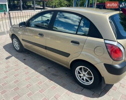 Желтый Киа Рио, объемом двигателя 1.4 л и пробегом 221 тыс. км за 4300 $, фото 2 на Automoto.ua