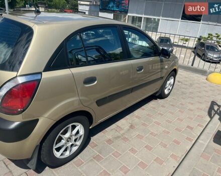 Желтый Киа Рио, объемом двигателя 1.4 л и пробегом 221 тыс. км за 4300 $, фото 6 на Automoto.ua
